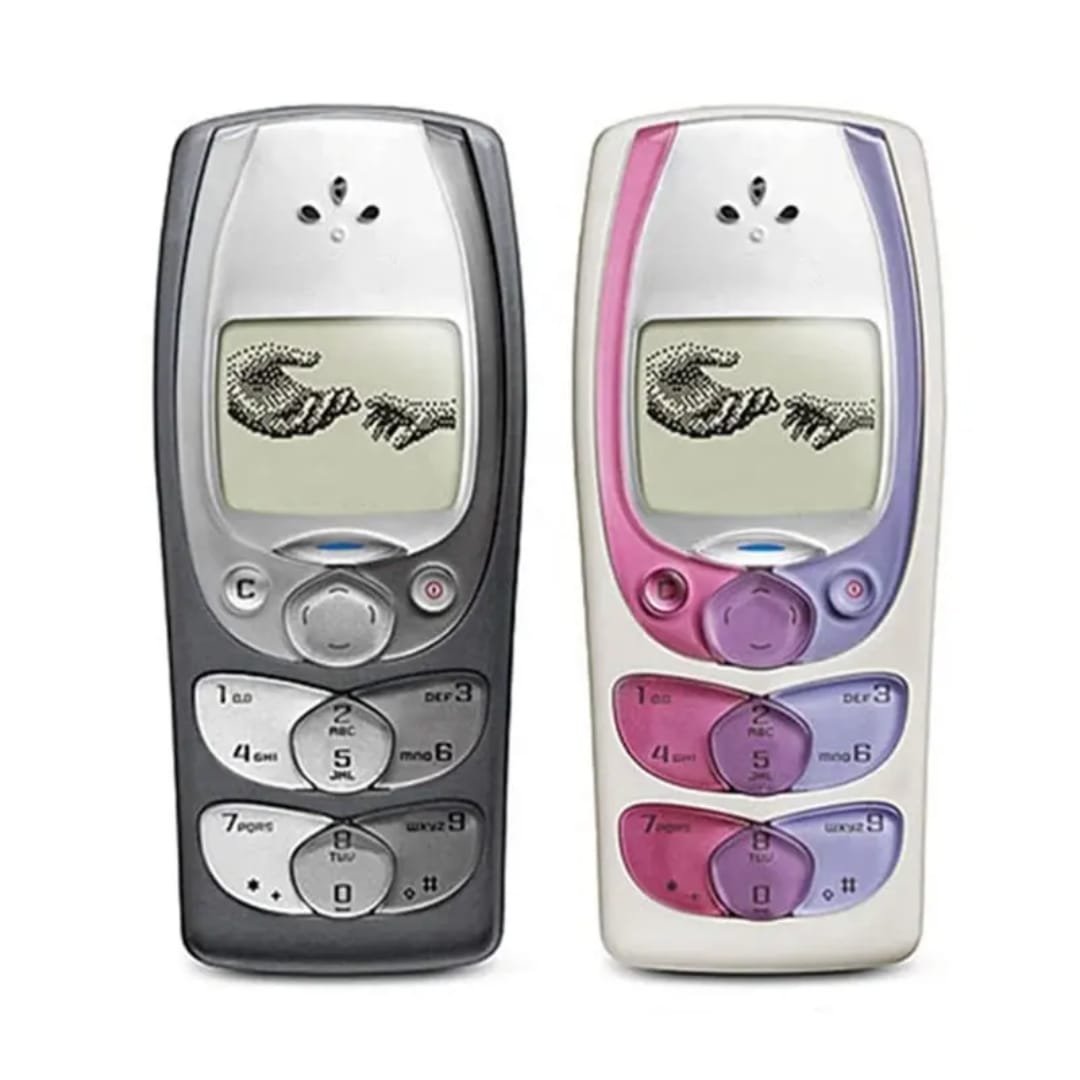 Keypad Phone with Rear Camera, Long-Lasting Battery, Wireless FM Radio (Copy)