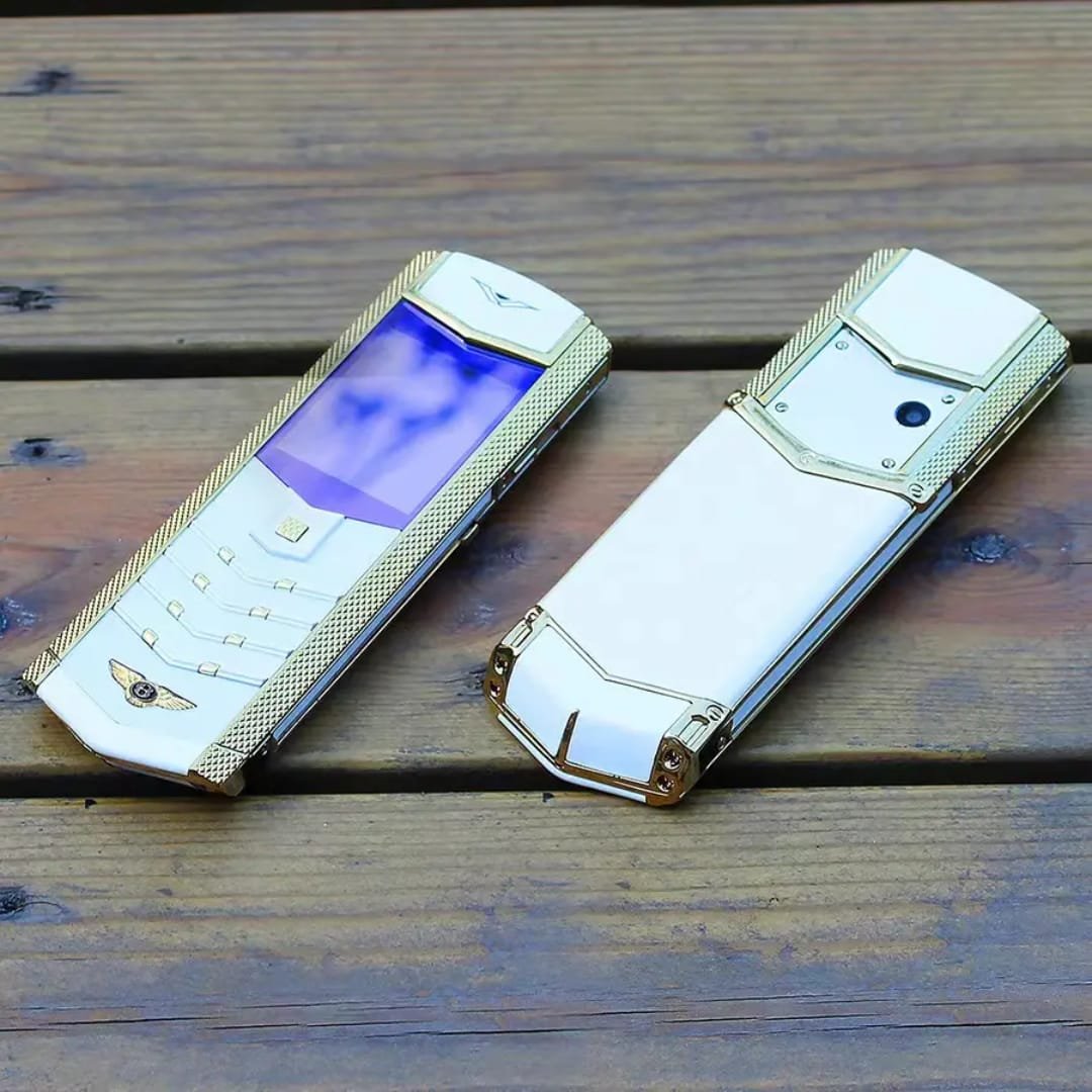 Keypad Phone with Rear Camera, Long-Lasting Battery, Wireless FM Radio