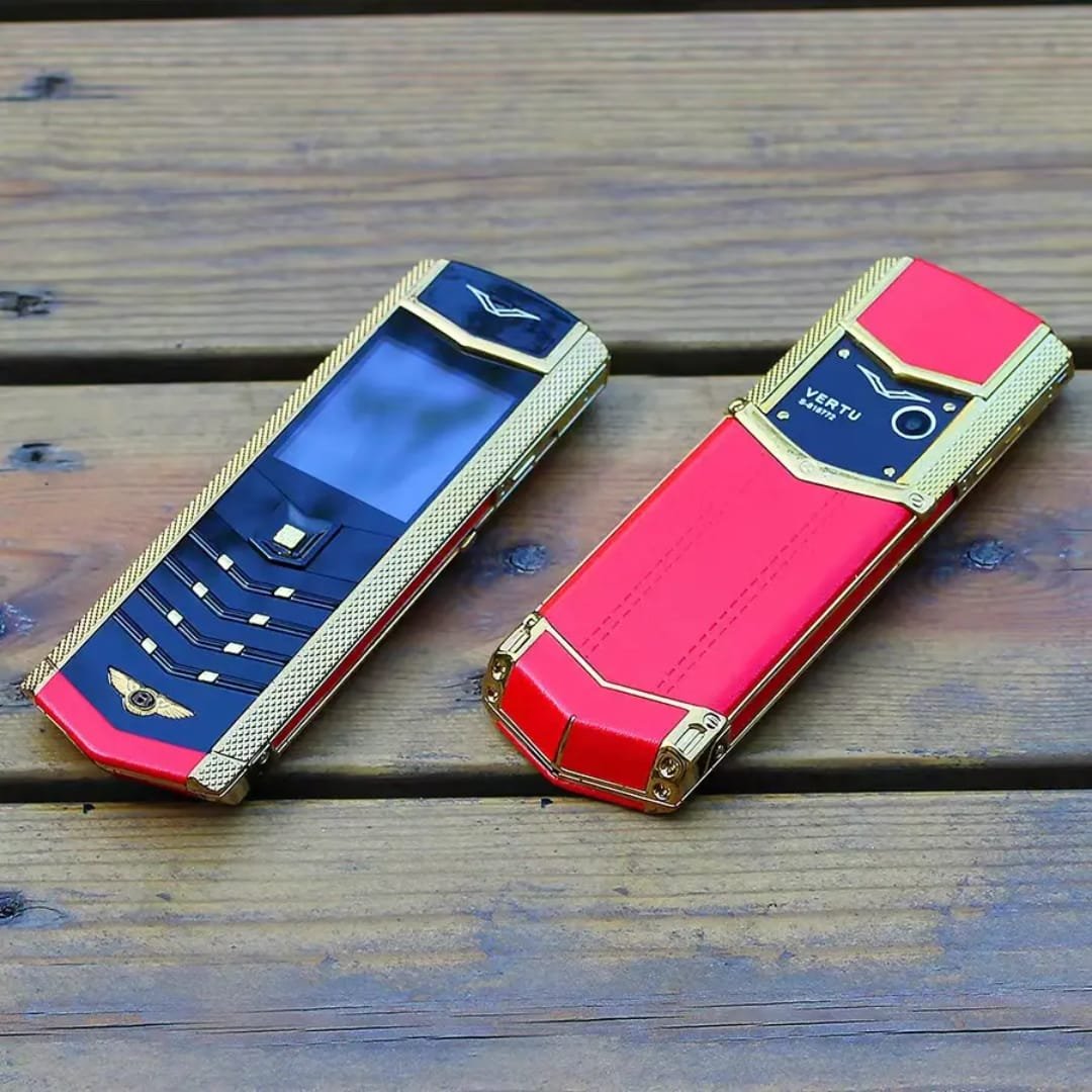 Keypad Phone with Rear Camera, Long-Lasting Battery, Wireless FM Radio