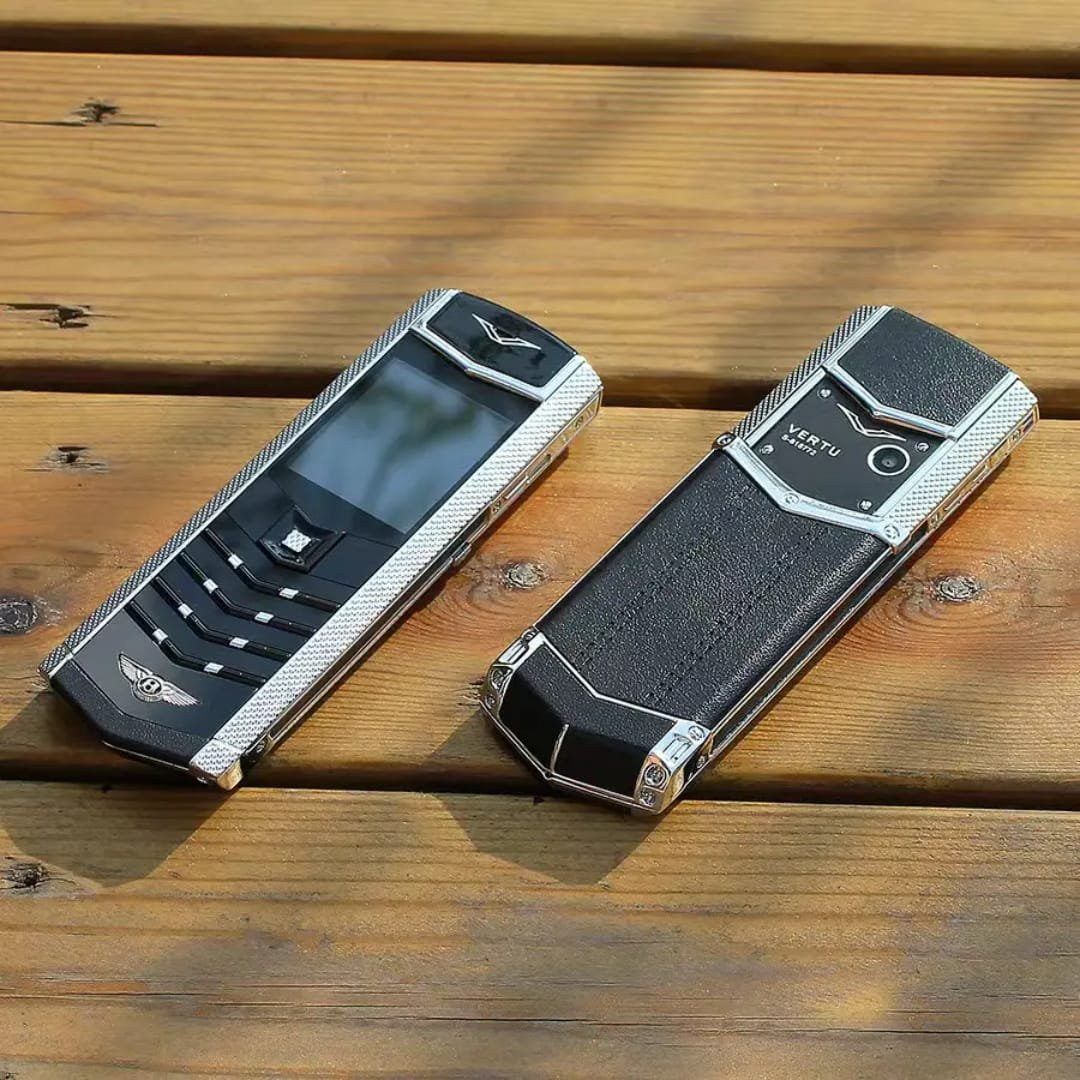 Keypad Phone with Rear Camera, Long-Lasting Battery, Wireless FM Radio